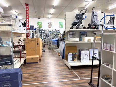 local commercial avec parking à louer / grands boulevards