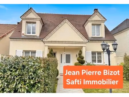 superbe maison avec piscine sur 442 m² de terrain