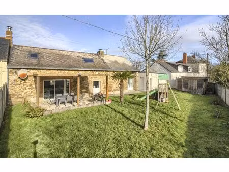 ? maison en pierre rénovée – vie de plain-pied et volumes