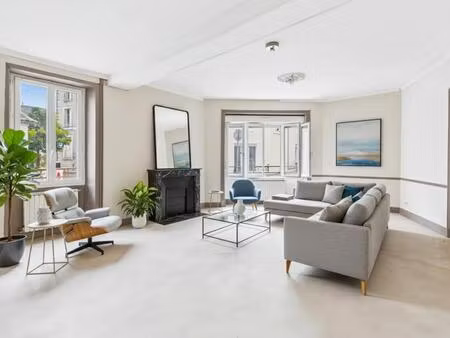 maison de 6 pièces de 330 m² située à l'hermenault