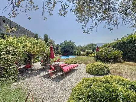 a vendre villa provencale proche levens avec piscine