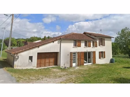 vente maison 5 pièces 105 m² à chalais (16210)  129 600 €