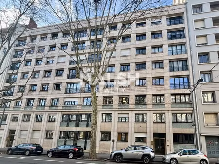 location local professionnel 110m²