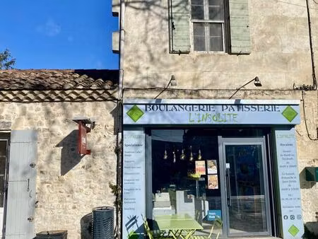 vente commerce 90 m² arles (13200)