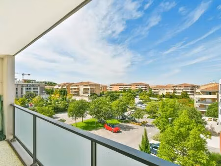 t3 de 65 m² avec box situé à aix-en-provence