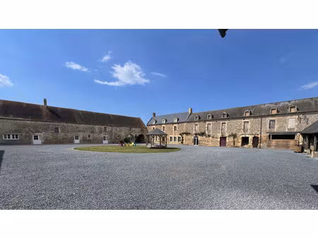 domaine de 476m2 - terrain 9 800m2