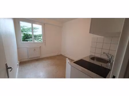 studette centre ville de nanterre