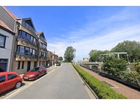 instapklaar appartement met 2 slaapkamers aan de waterlijn van nieuwpoort-stad.