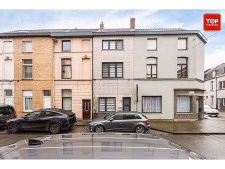 instapklare woning met stadkskoer op gunstige locatie.