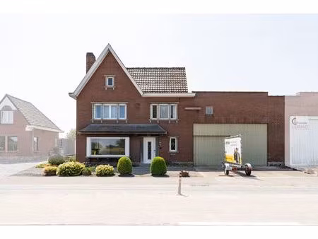 statige woning met ruime loods