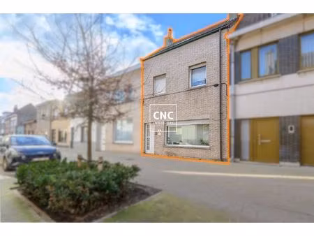 rijwoning met renovatiepotentieel in het hart van heist