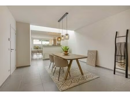 instapklaar huis te koop met 4 slaapkamers  tuin en garage