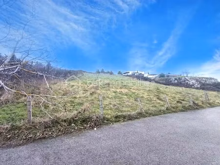 terrain de 2 037 m² à nollieux