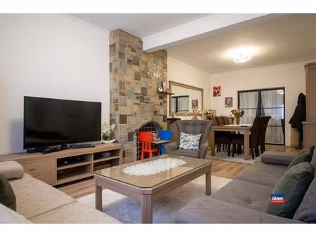 ruime gezinswoning met vier slaapkamers en tuin