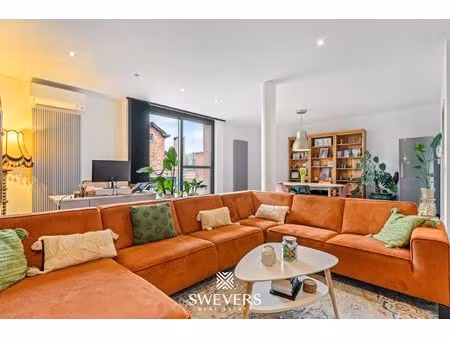 zonnige bel-etage met dubbele garage en groot terras vlakbij het centrum van heusden