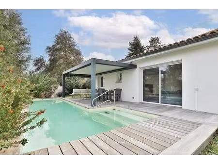 maison récente avec jardin et piscine à gujan-mestras