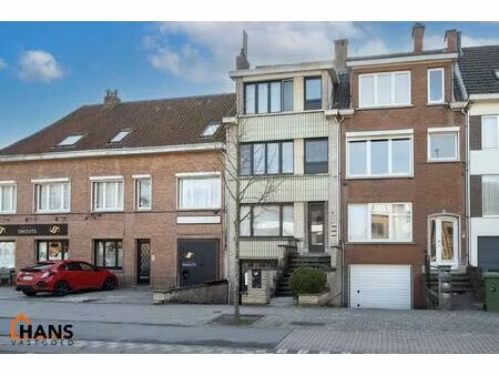 gerenoveerd appartement met balkon.