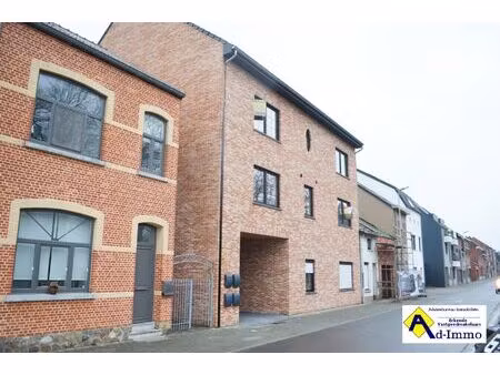 recent duplex-appartement met twee slaapkamers  groot terras en autostaanplaats in het cen