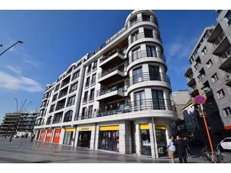 modern zonnige studio op het stationsplein van blankenberge. dichtbij het commercieel cent