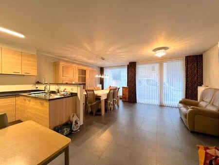 gelijkvloers-appartement met garage te torhout
