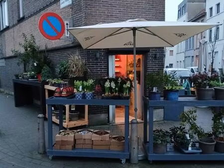 commerciële ruimte + ruime garagebox | antwerpen 2060