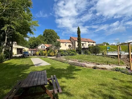 maison à la campagne avec 2 gîtes  piscine et vue sublime