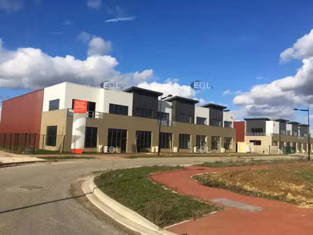 a vendre - bâtiment d'activité avec bureaux de 1 842 m² divisible à partir de 450 m² à st-