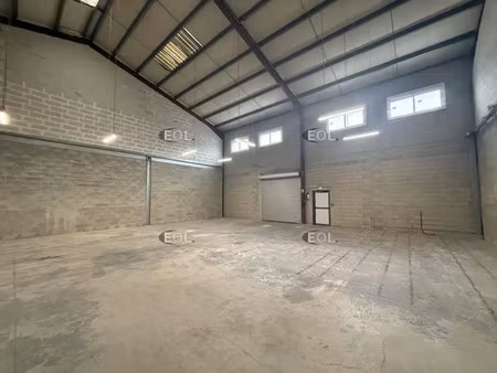 a louer / a vendre - local d'activité avec bureaux de 360 m² à brie-comte-robert (77)