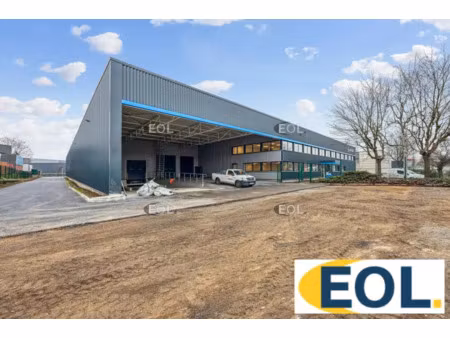 a louer immeuble indépendant réhabilité d'activité/stockage avec des bureaux d'accompagnem