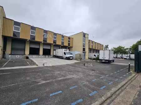 location d'un entrepôt de 2 228 m² avec quais à orly (94)