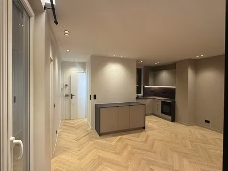 vente appartement 3 pièces paris : a proximite du moulin rouge  appartement de 3 pièces de