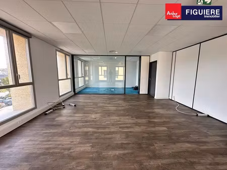 bureaux cloisonnés de standing à louer