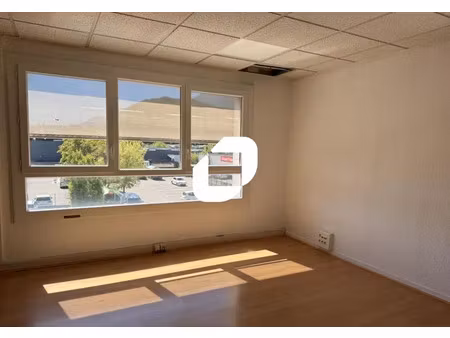 location bureau seyssins 38180