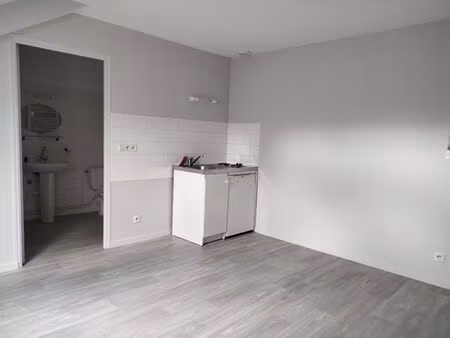 a louer appartement type studio situe a proximite de toutes les commodites de redon 35600 