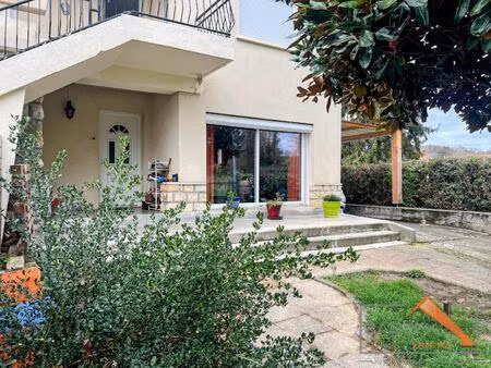 maison sur deux niveaux : centre salies