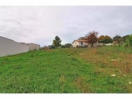 terrain à bâtir viabilisé - 386 m²-en impasse proche bourg de sainte soulle