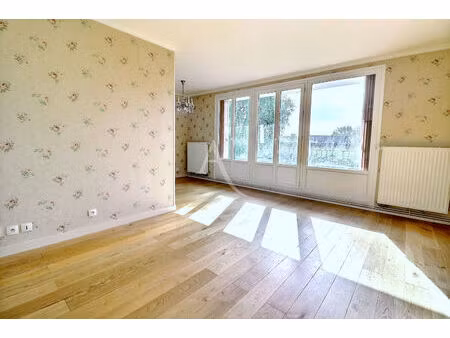 location appartement 4 pièces  84.64m²  le mesnil