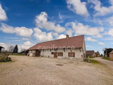 a longepierre (71) à vendre ancienne ferme de 4 pièces nombreuses dépendances terrain de 3
