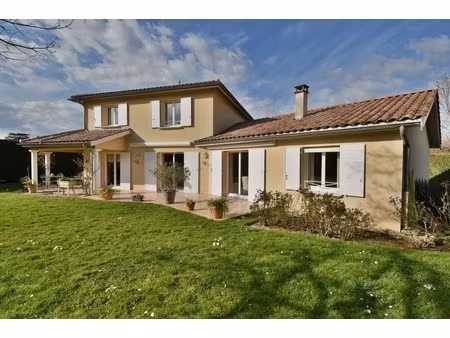 chasselay (69380) - villa de 191 m² avec garage double sur un terrain de 1155 m²