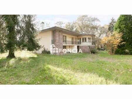 propriété d'exception à mont de marsan  quartier nahuque avec 1600m2 de terrain arboré!