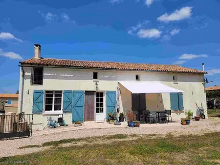 maison de village avec 6 chambres et jardin  10 minutes de villefagnan