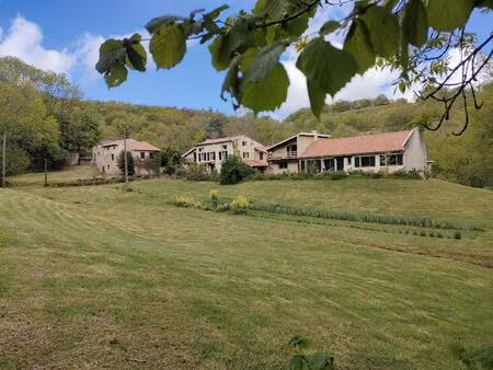 exceptionnel !!! ensemble immobilier sur 93 ha de terres avec ruisseau   sources ...