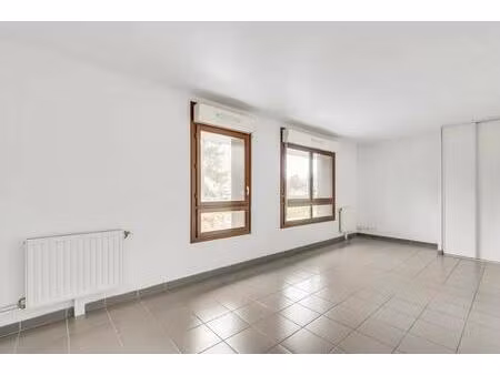 moderne studio à bobigny avec parking