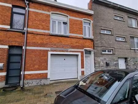 maison 3 chambres  garage et jardin.