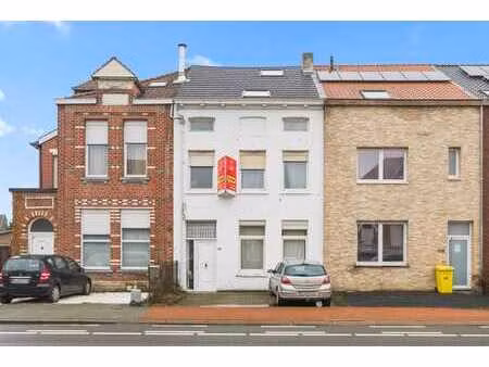 spacieuse maison familiale avec 4 chambres et parking privé