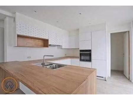 très spacieux appartement neuf.