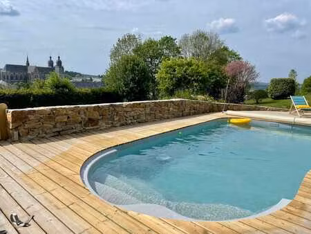 à vendre à saint-hubert–maison 4 façades avec piscine et vue