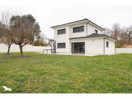 vente maison 4 pièces 141 m² à villenave-d'ornon (33140)  544 440 €