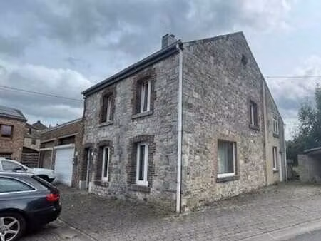 maison 4 facades avec jardin  a renover