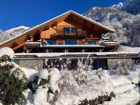 chalet indépendant avec deux logements séparés – superbe rénovation offrant une vue except